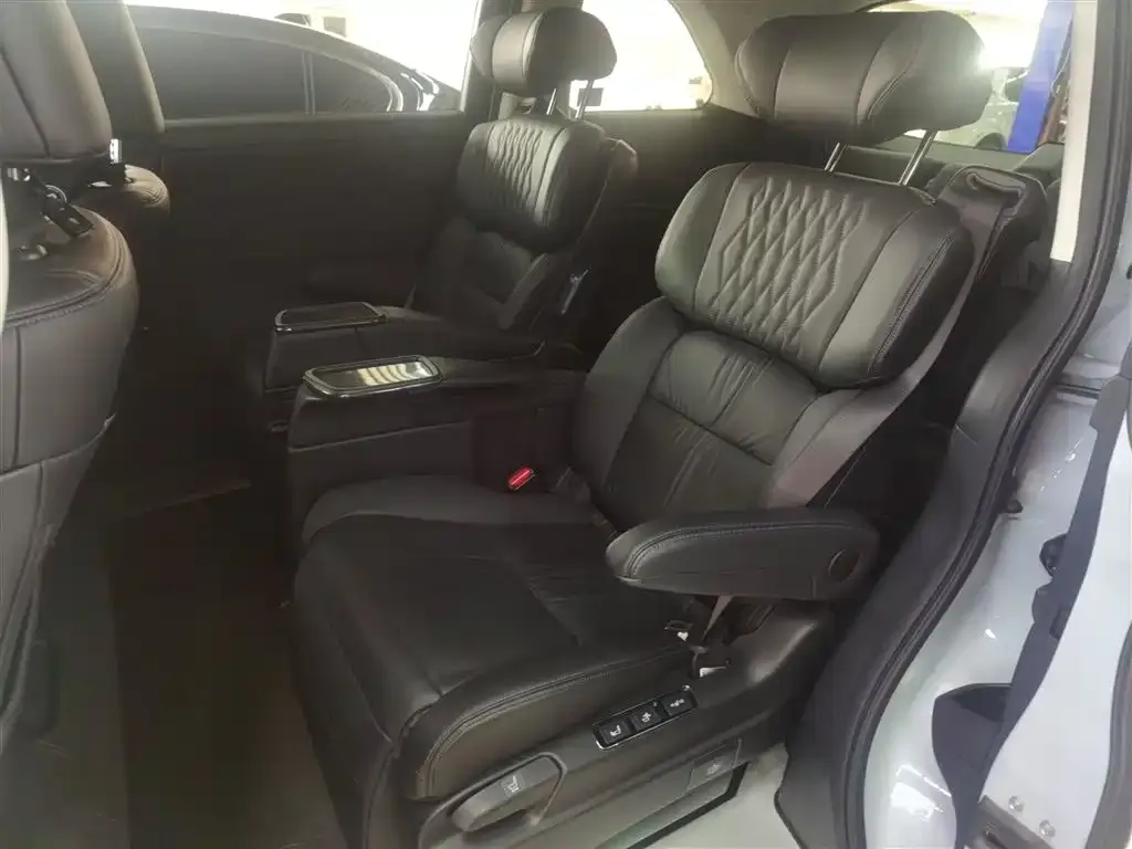 Honda Elysion 2024 из CN, фото 8