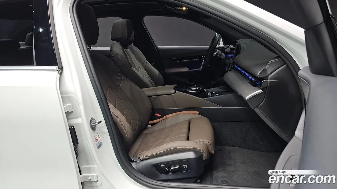 BMW 5-Series 2024 из KR, фото 10