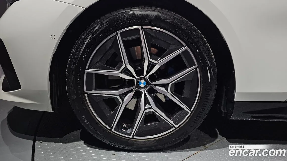 BMW 5-Series 2024 из KR, фото 5