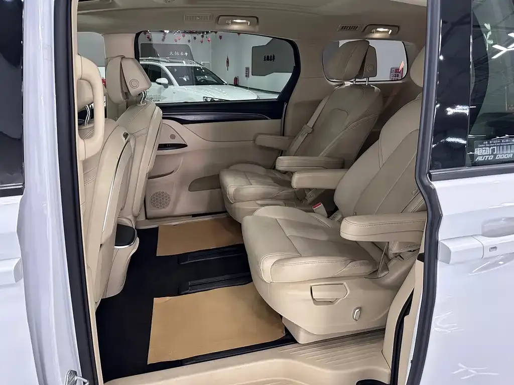 Buick GL8 2024 из CN, фото 6