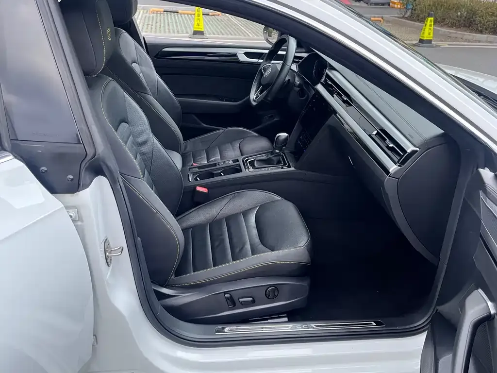 Volkswagen CC 2023 из CN, фото 10