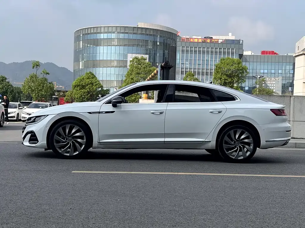 Volkswagen CC 2023 из CN, фото 4