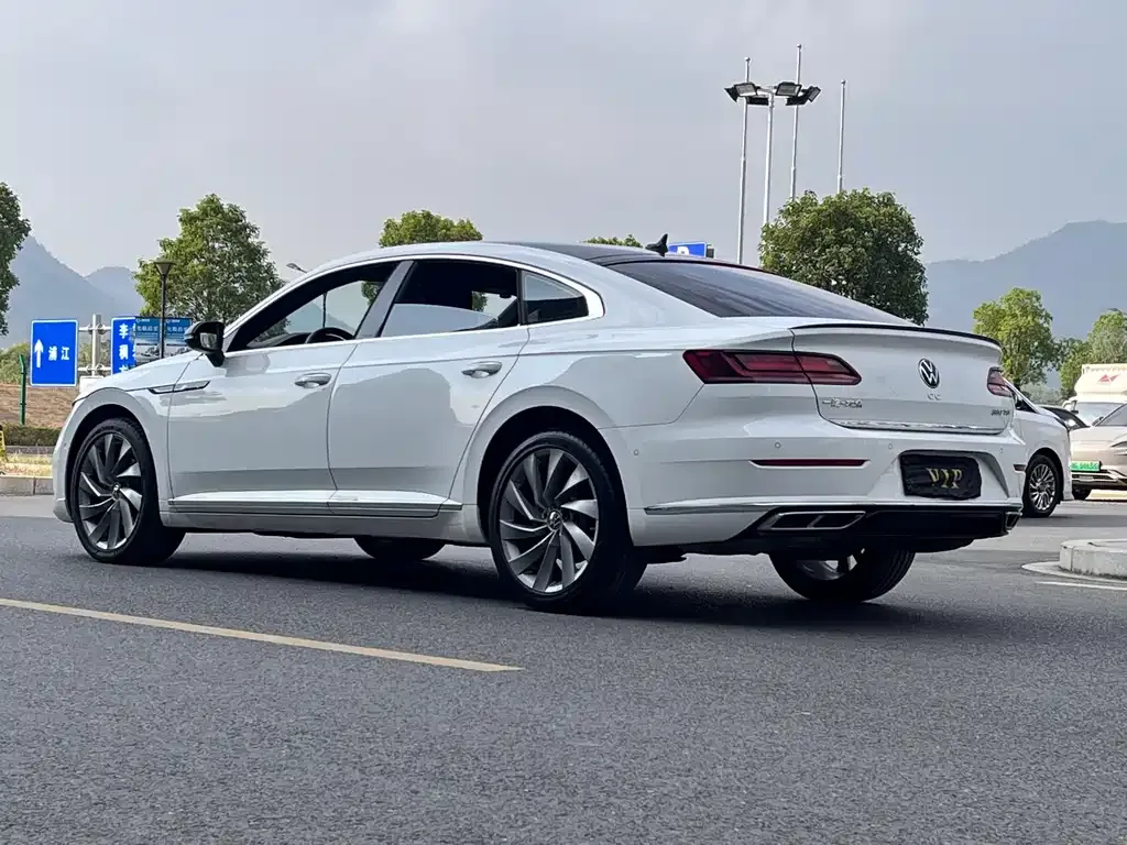 Volkswagen CC 2023 из CN, фото 5