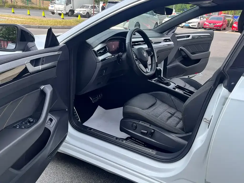 Volkswagen CC 2023 из CN, фото 9