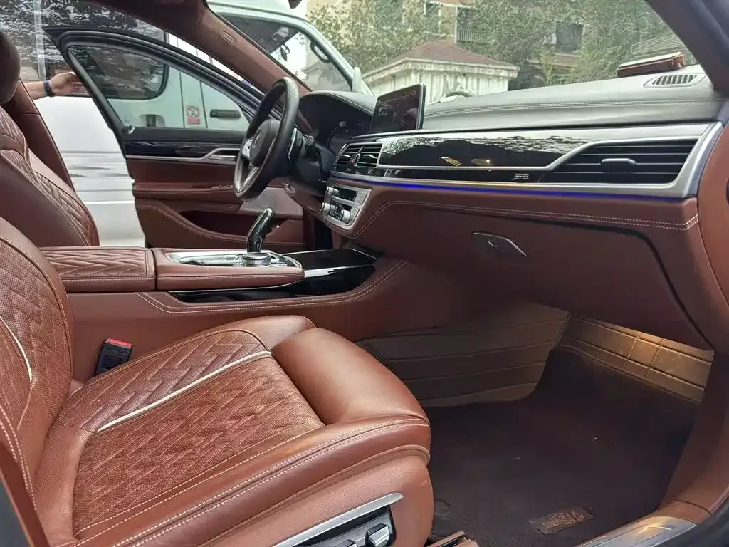 BMW 7 Series 2021 из CN, фото 10