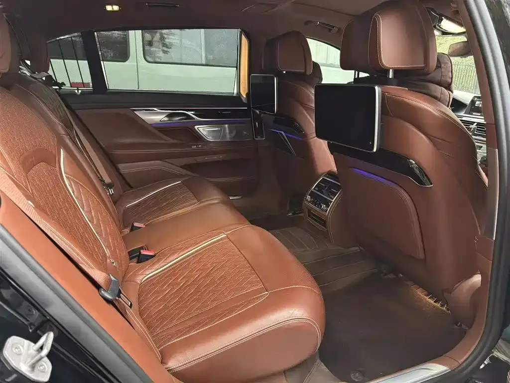 BMW 7 Series 2021 из CN, фото 9