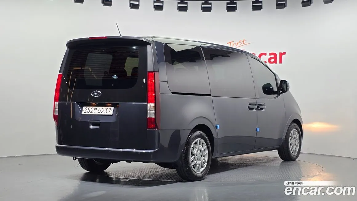 Hyundai Staria — фото 2