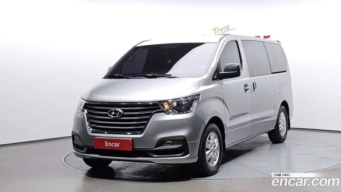 Hyundai Starex — фото 1