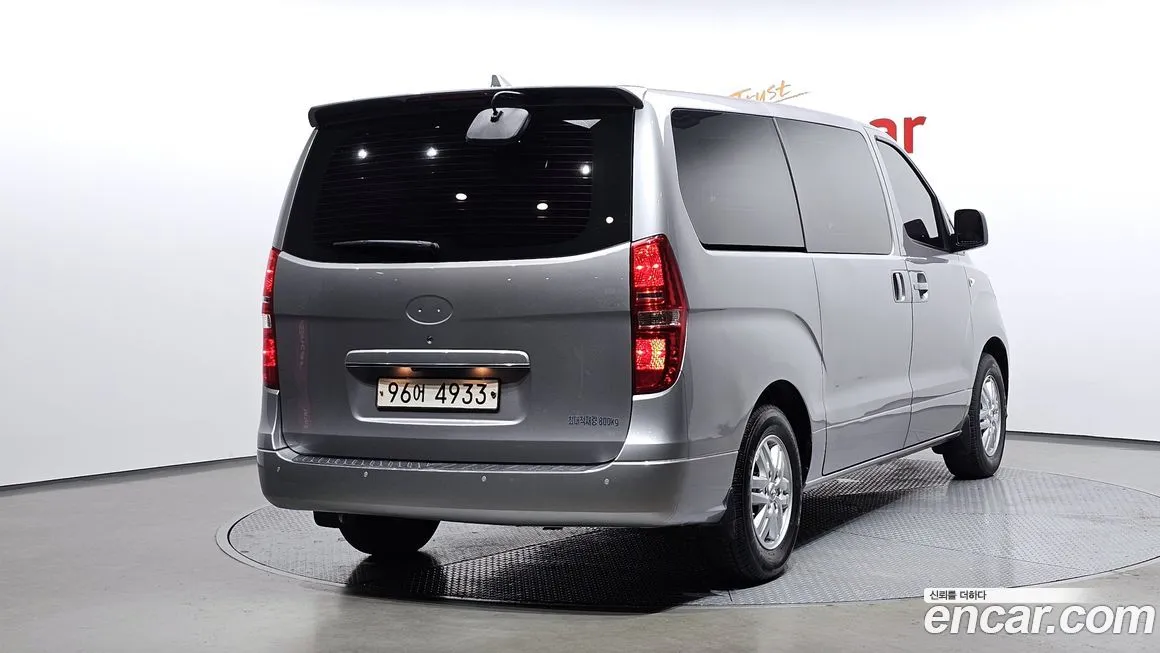 Hyundai Starex — фото 2