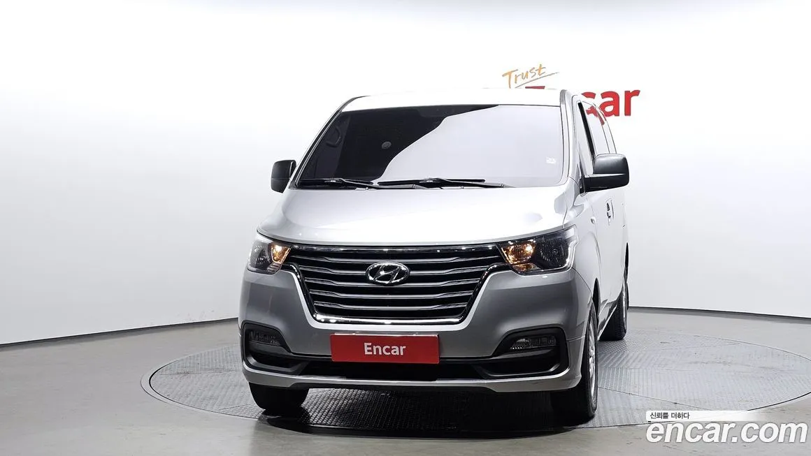 Hyundai Starex — фото 3