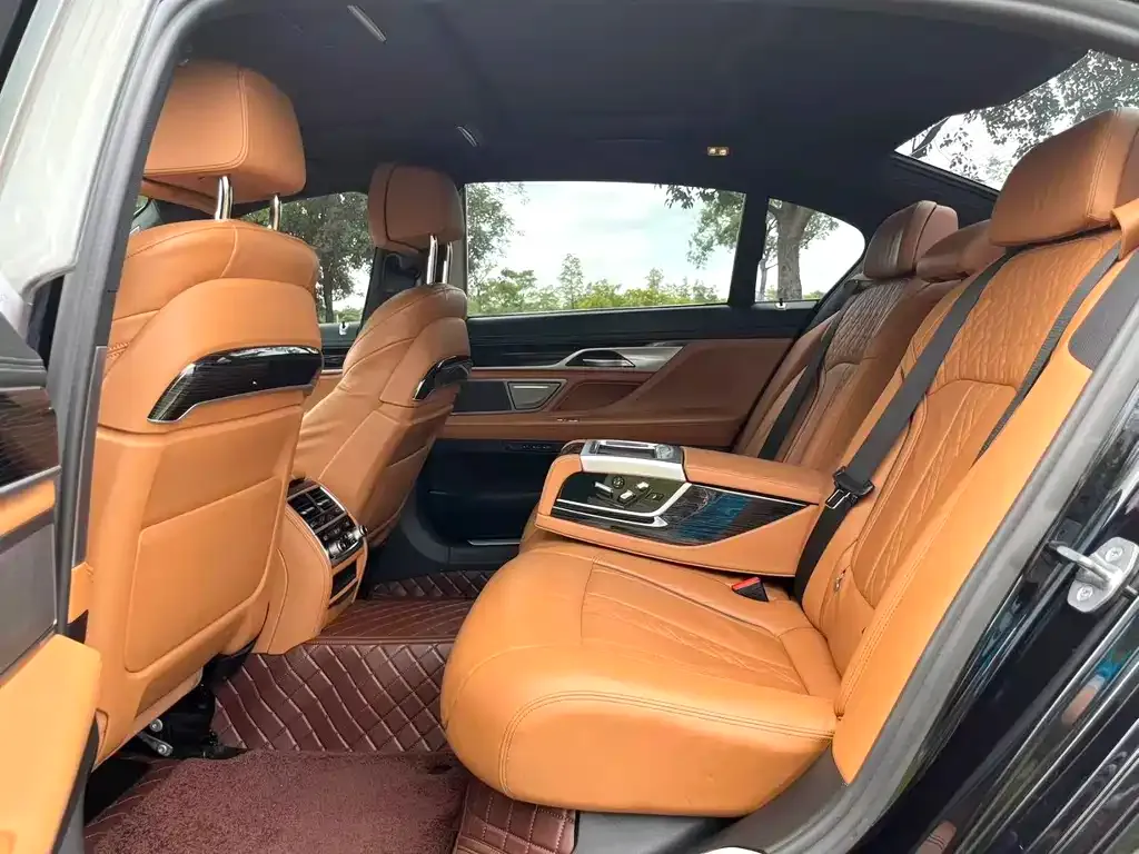 BMW 7 Series 2022 из CN, фото 6