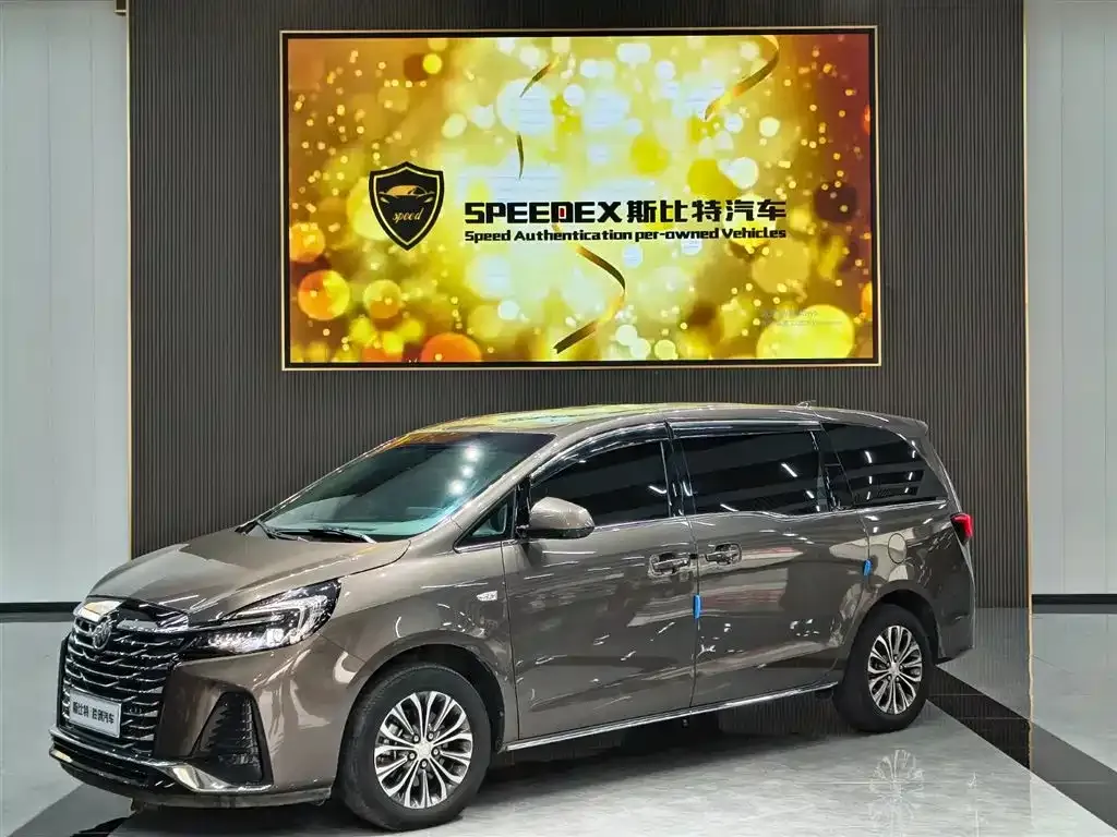 Buick GL8 2023 из CN, фото 1