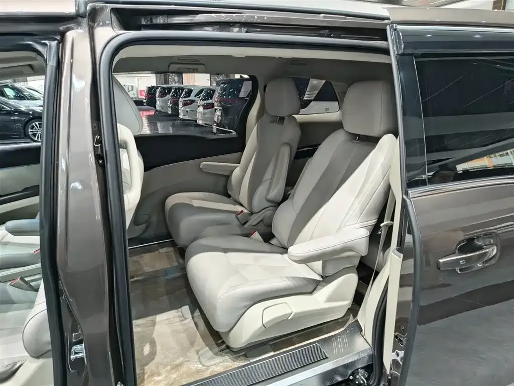 Buick GL8 2023 из CN, фото 4