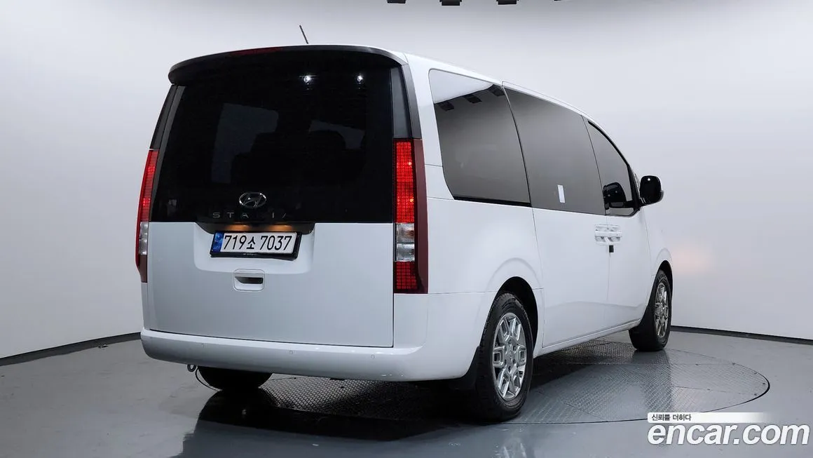 Hyundai Staria — фото 2
