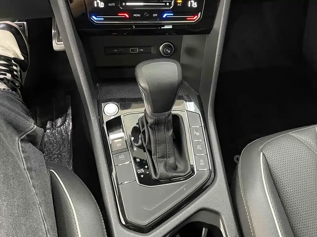 Volkswagen Tiguan L 2022 из CN, фото 10