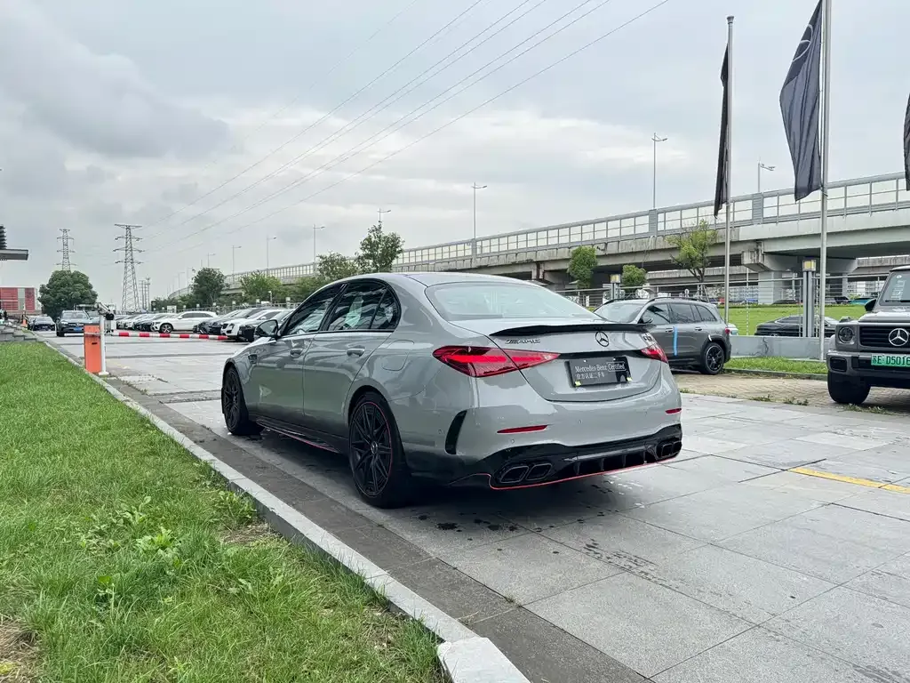 [object Object] C-Class AMG New Energy 2024 из CN, фото 8