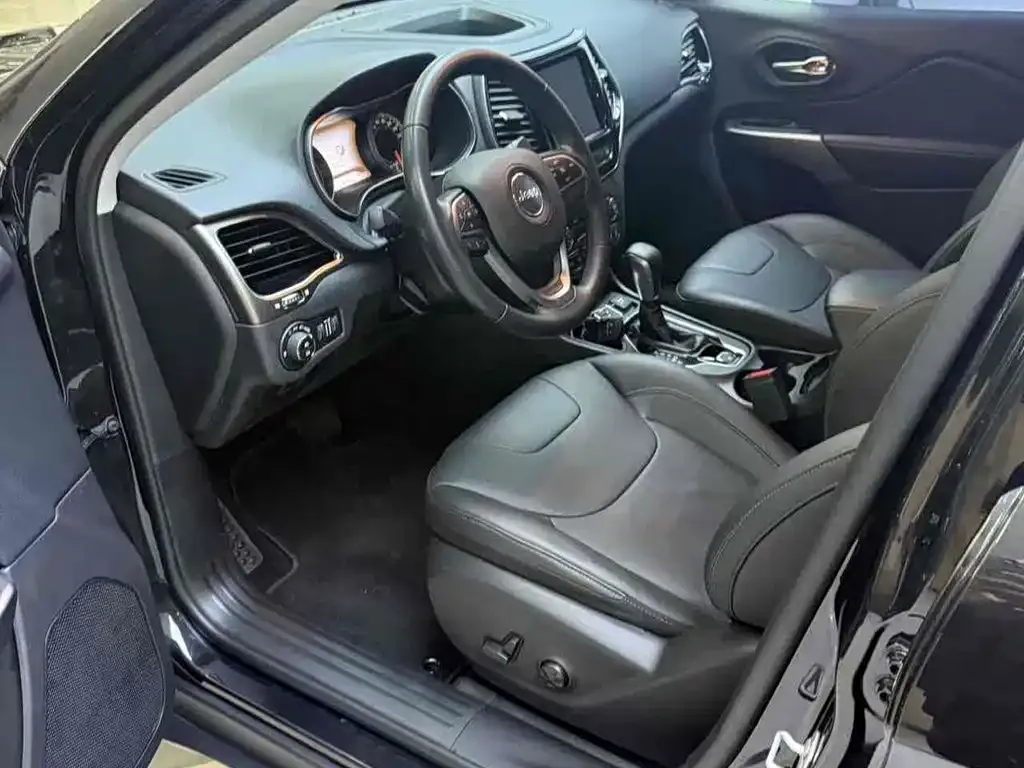 Jeep Cherokee 2021 из CN, фото 4