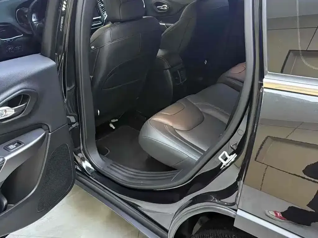 Jeep Cherokee 2021 из CN, фото 6