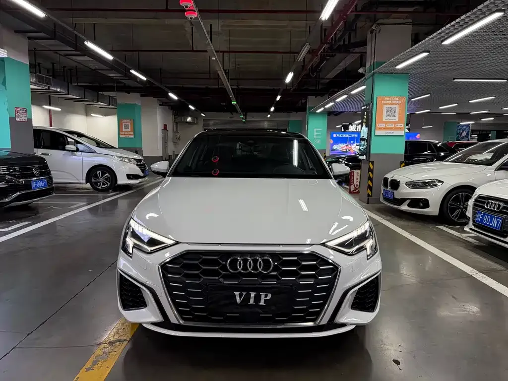 Audi A3 2023 из CN, фото 2