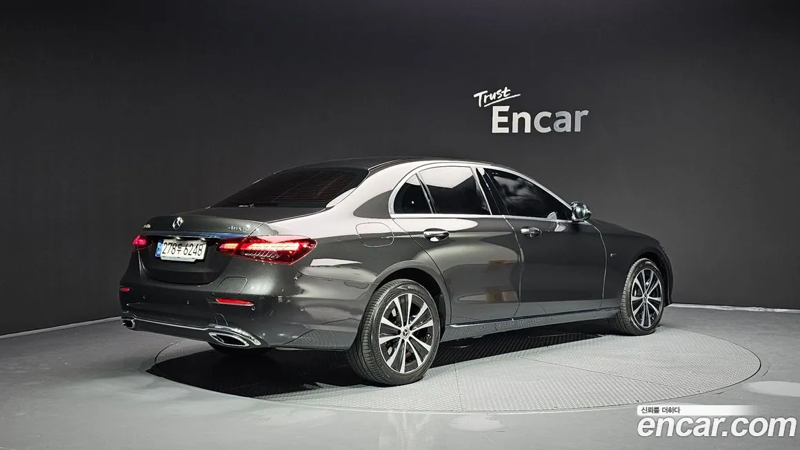 Mercedes-Benz E-Class — фото 2