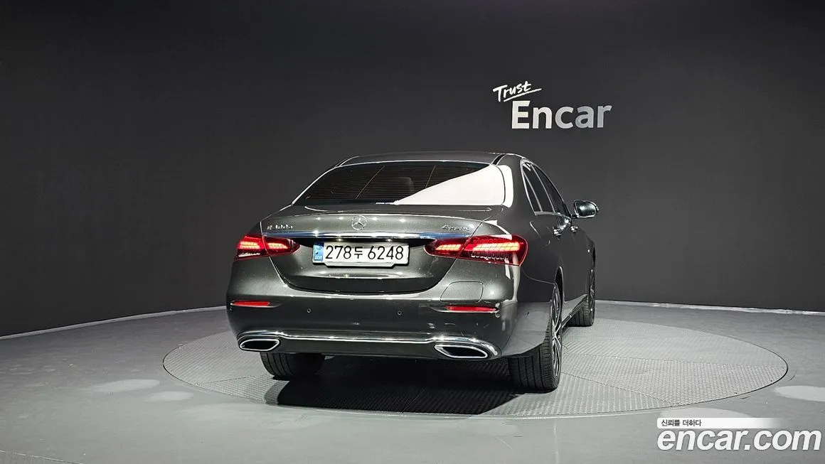 Mercedes-Benz E-Class — фото 4