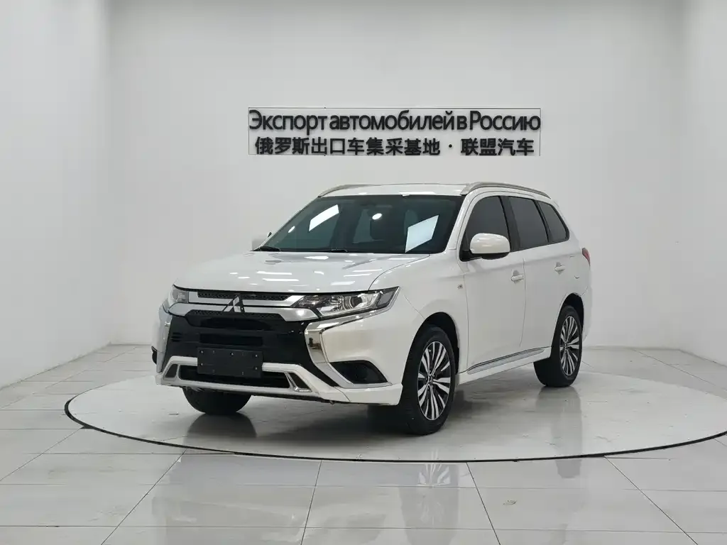 Mitsubishi Outlander 2022 из CN, фото 1