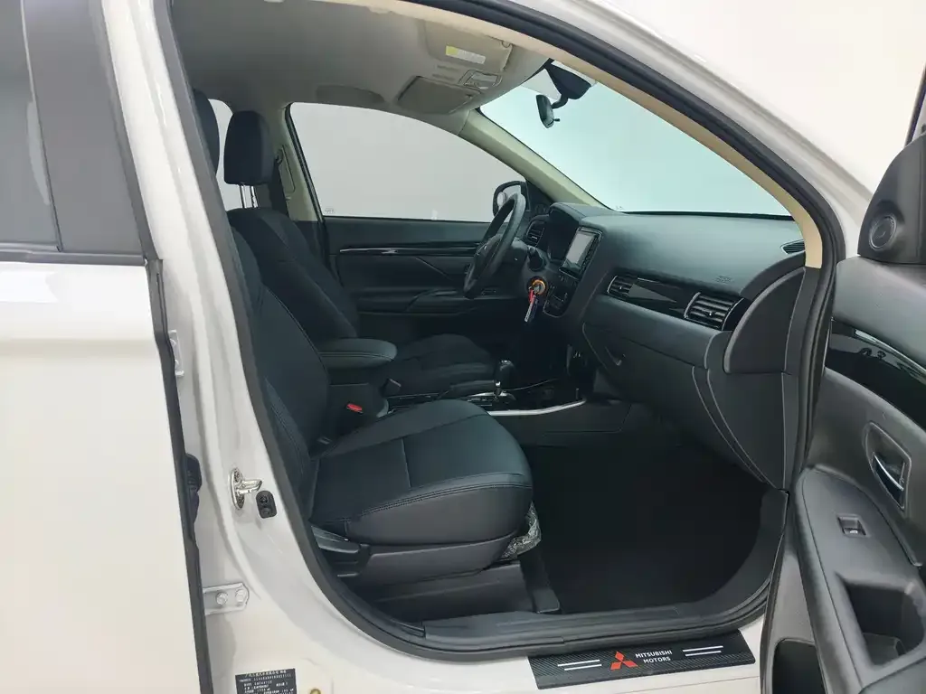 Mitsubishi Outlander 2022 из CN, фото 10
