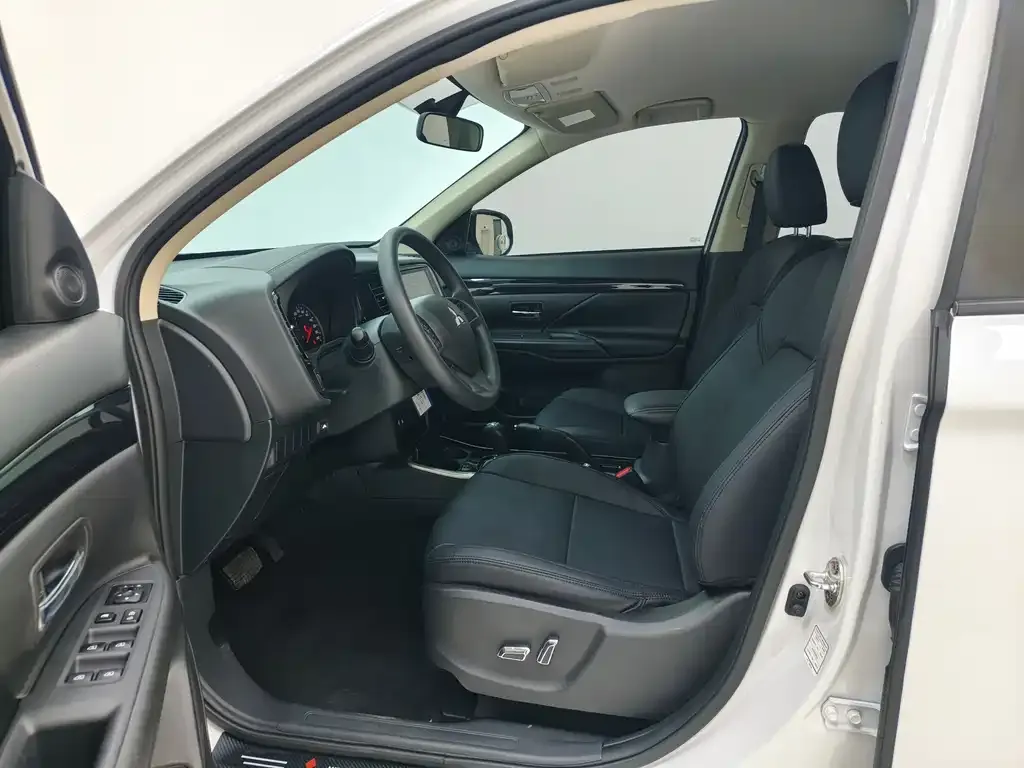 Mitsubishi Outlander 2022 из CN, фото 7