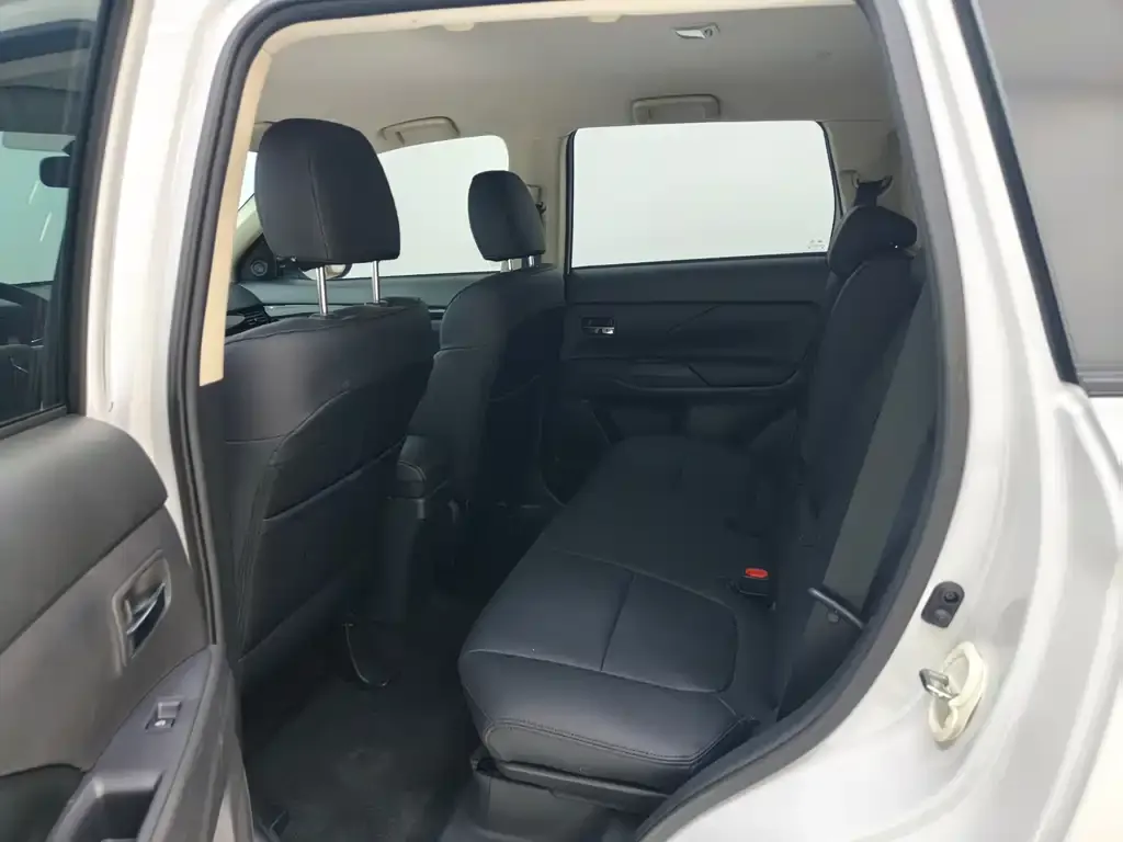 Mitsubishi Outlander 2022 из CN, фото 8