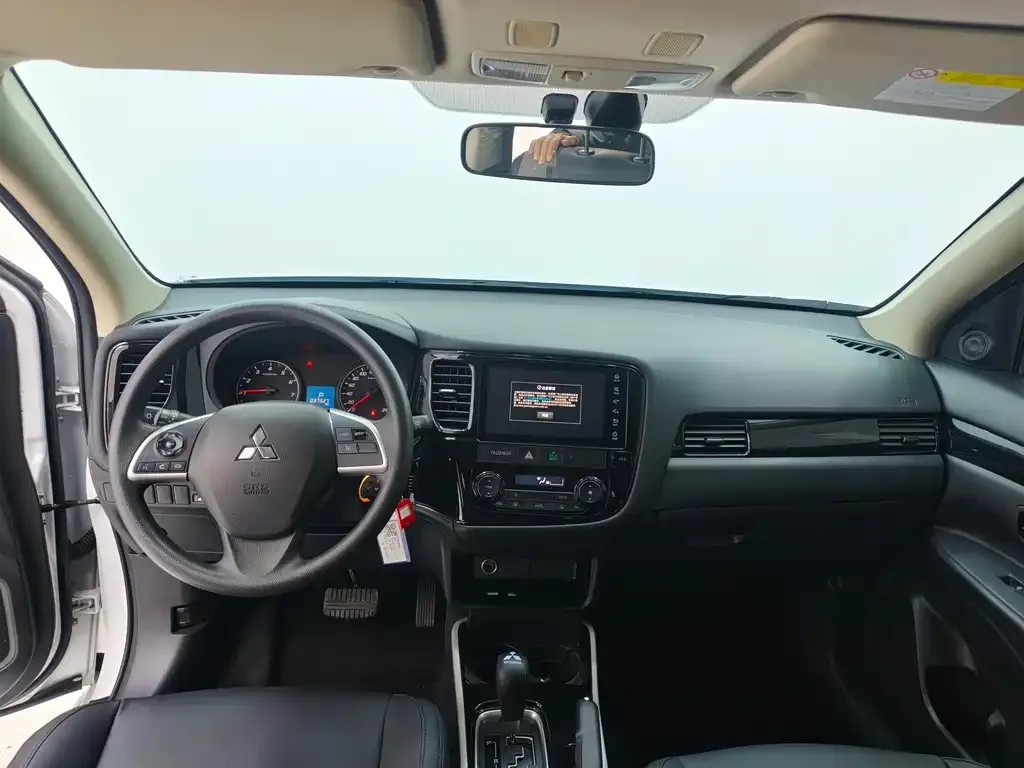 Mitsubishi Outlander 2022 из CN, фото 9