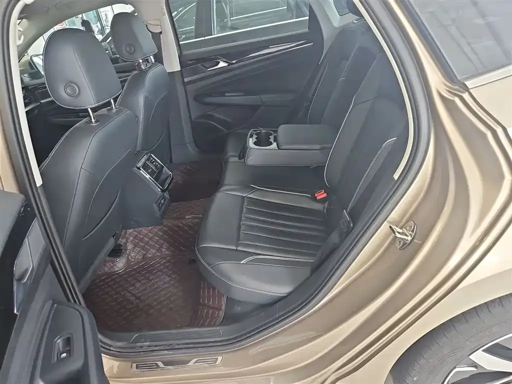 Volkswagen Passat 2022 из CN, фото 2