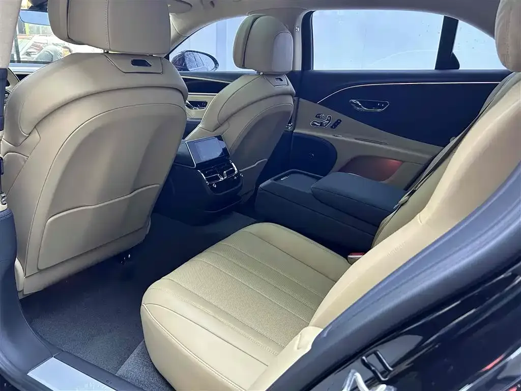 Bentley Flying Spur 2024 из CN, фото 7