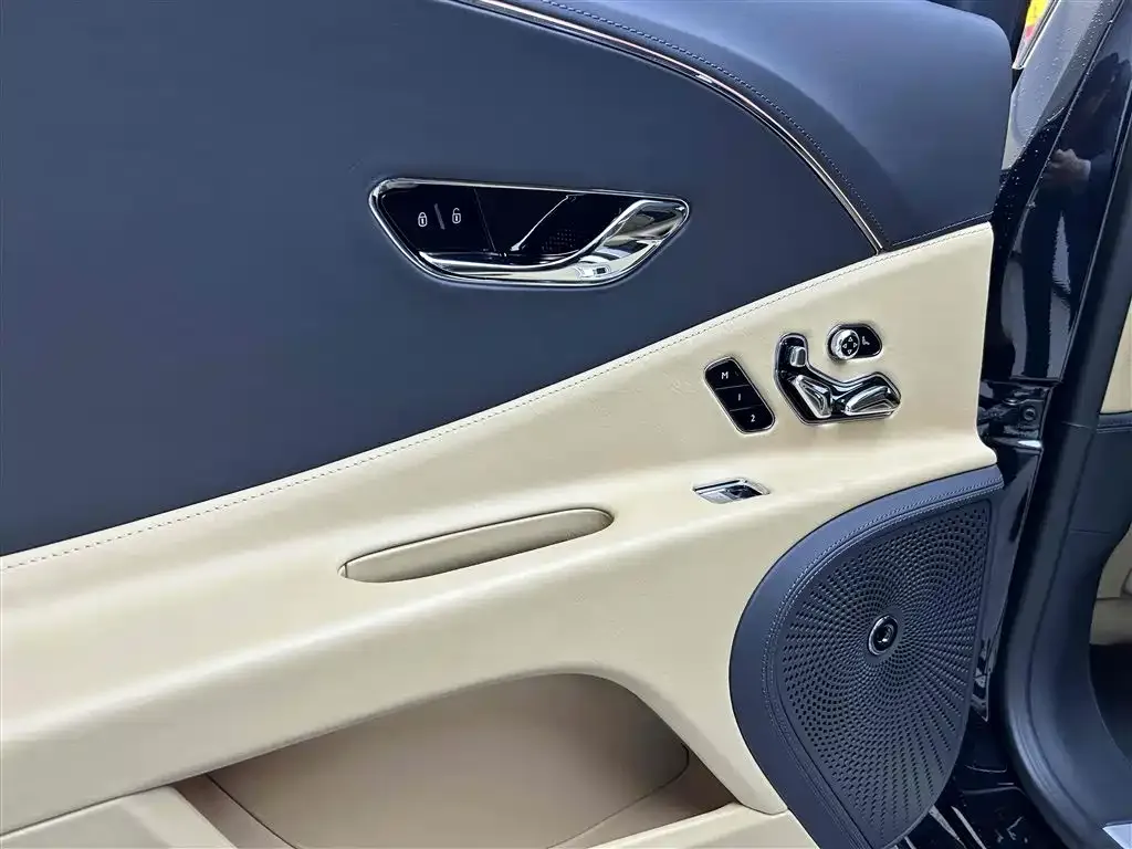 Bentley Flying Spur 2024 из CN, фото 9