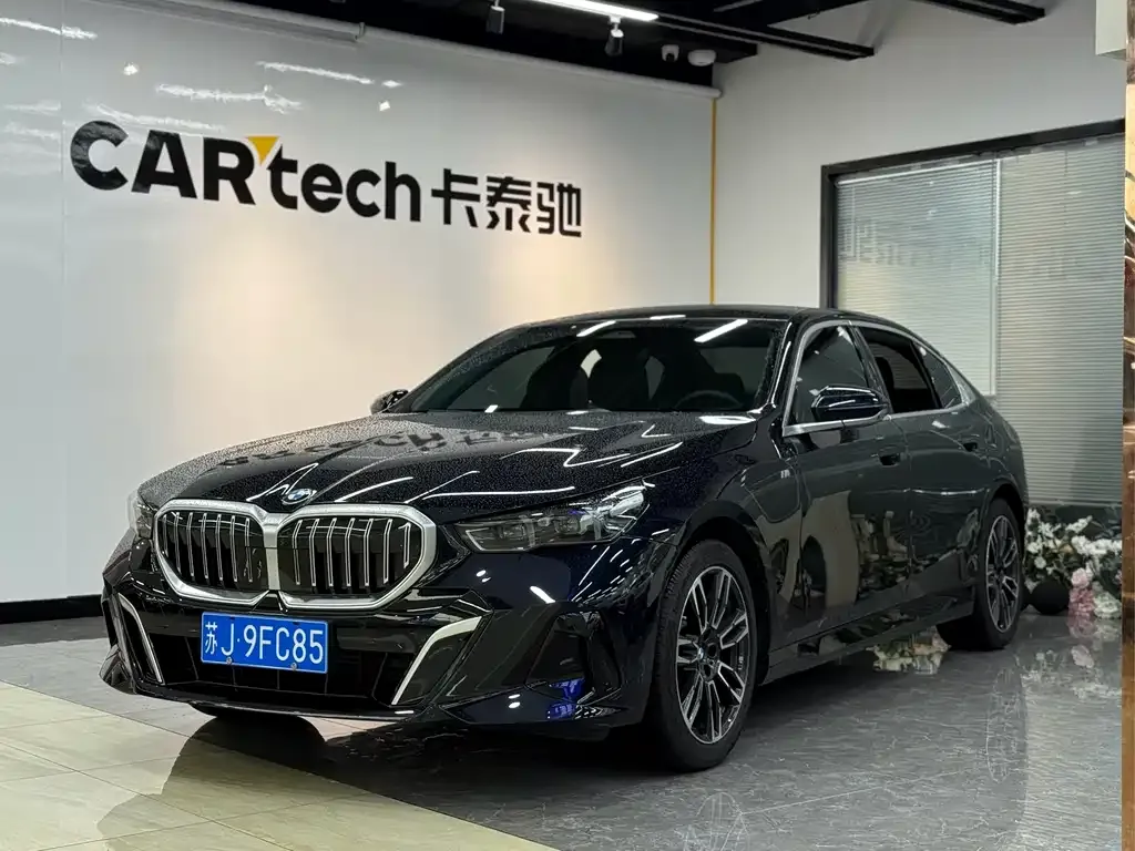 BMW 5 Series 2024 из CN, фото 1