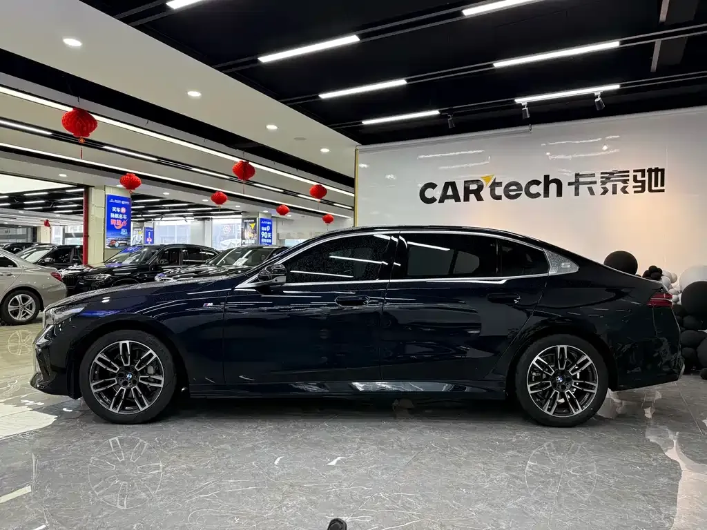 BMW 5 Series 2024 из CN, фото 7