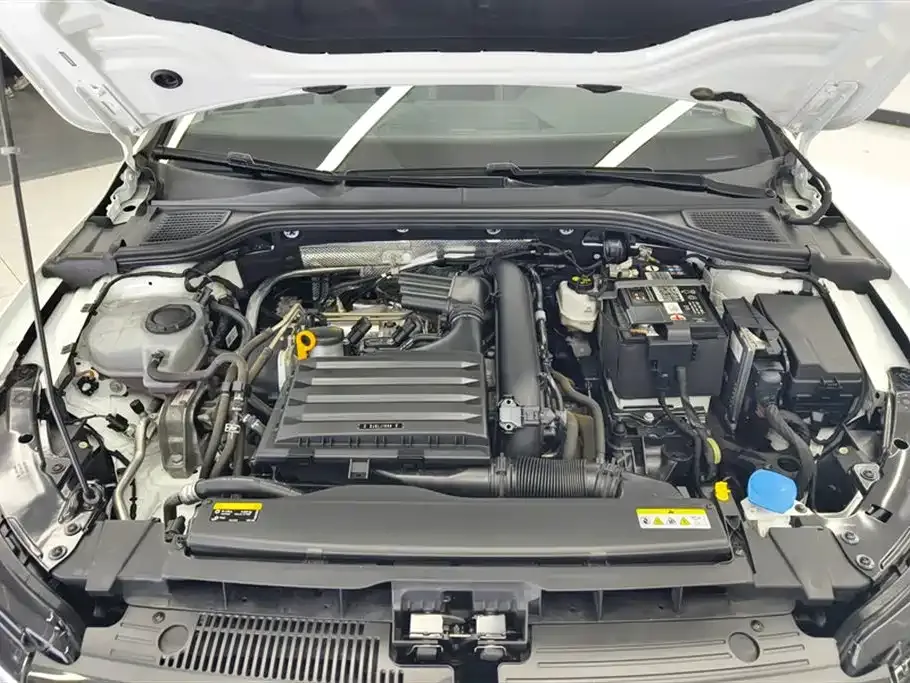 Volkswagen Golf 2022 из CN, фото 10