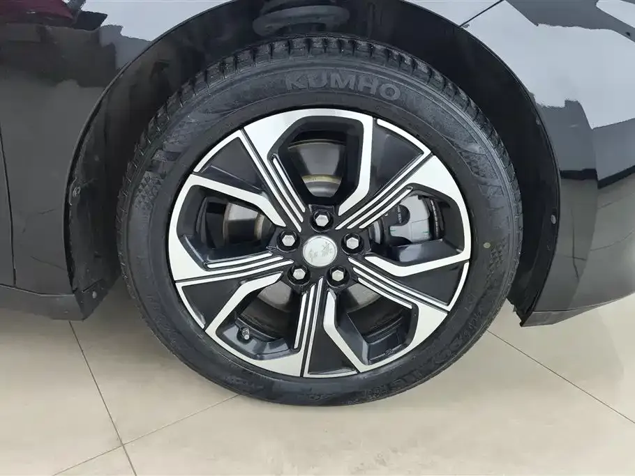 Hongqi E-QM5 — фото 6