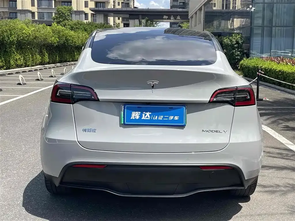 Tesla Model Y — фото 8