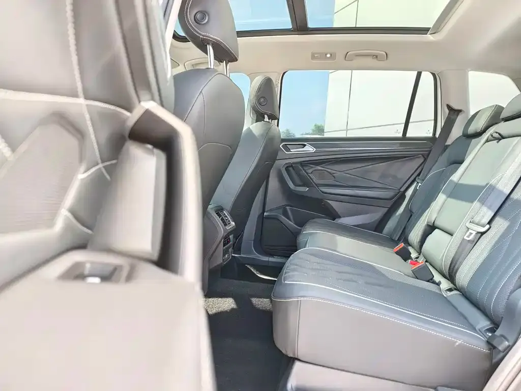 Volkswagen Tiguan L 2022 из CN, фото 8