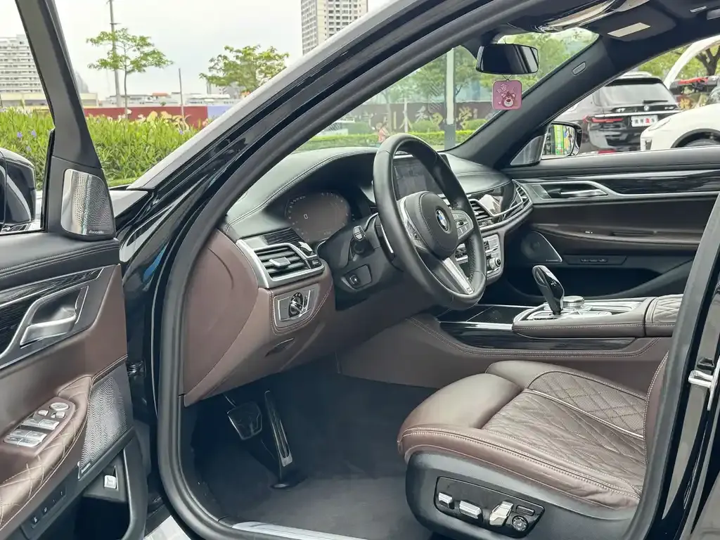 BMW 7 Series 2021 из CN, фото 6
