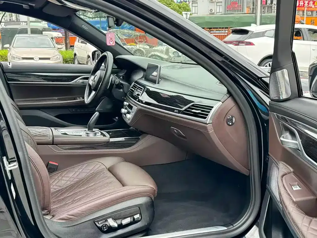 BMW 7 Series 2021 из CN, фото 7