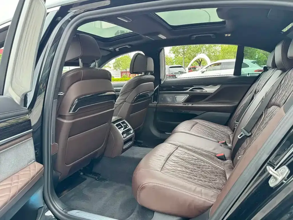 BMW 7 Series 2021 из CN, фото 8