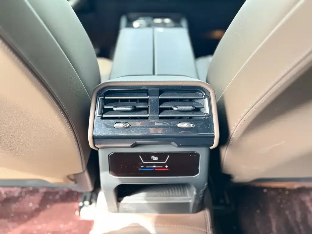 BMW 5 Series 2024 из CN, фото 10
