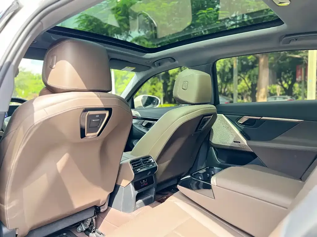 BMW 5 Series 2024 из CN, фото 8