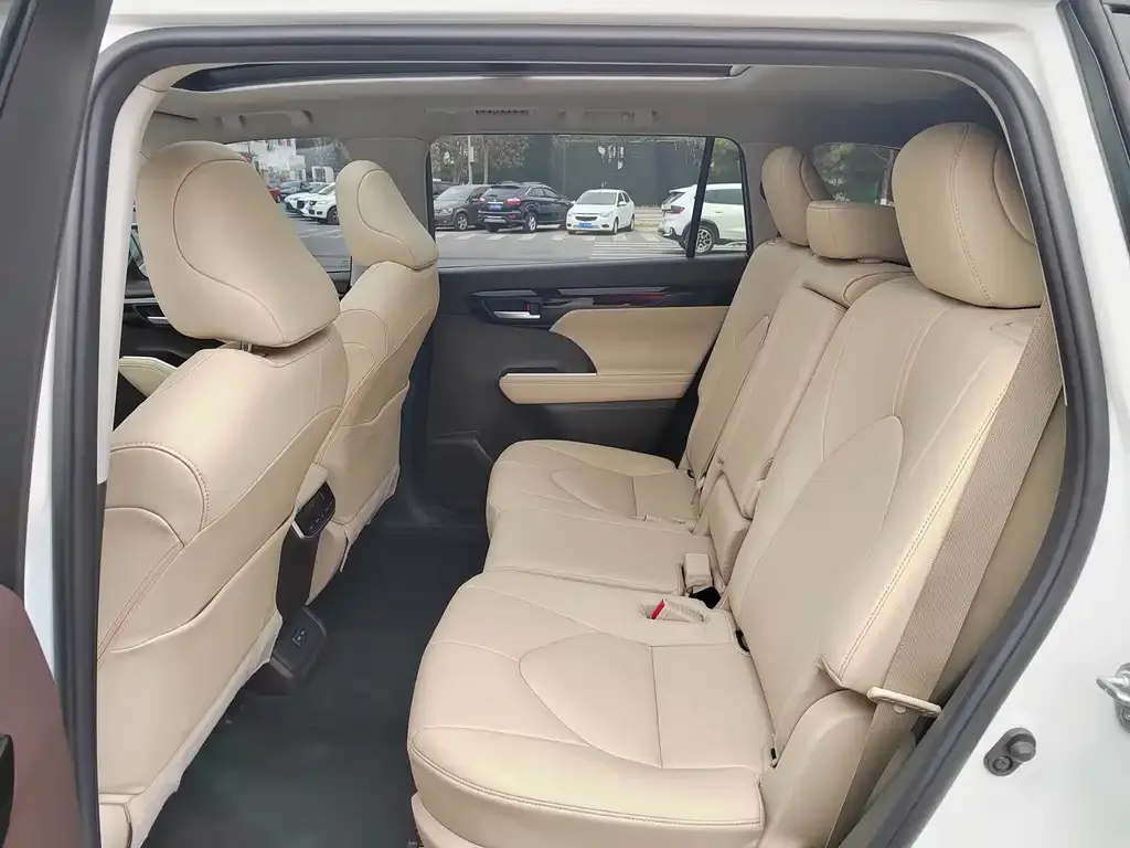 Toyota Highlander — фото 10