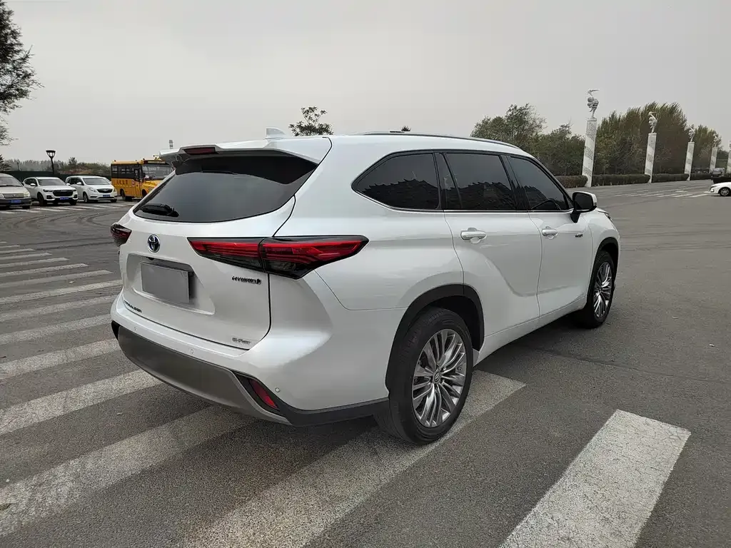 Toyota Highlander — фото 4