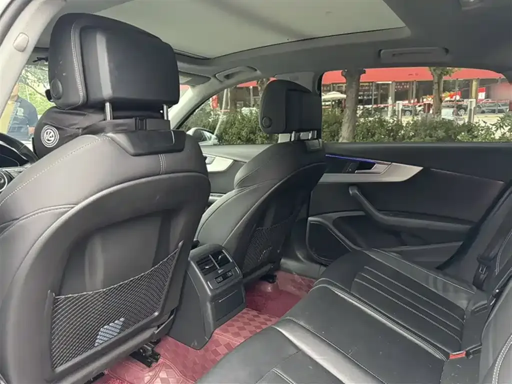 Audi A4L 2021 из CN, фото 10