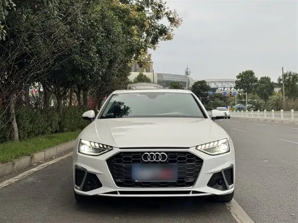 Audi A4L 2021 из CN, фото 3