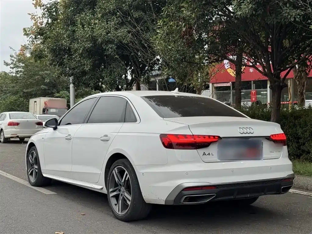Audi A4L 2021 из CN, фото 4
