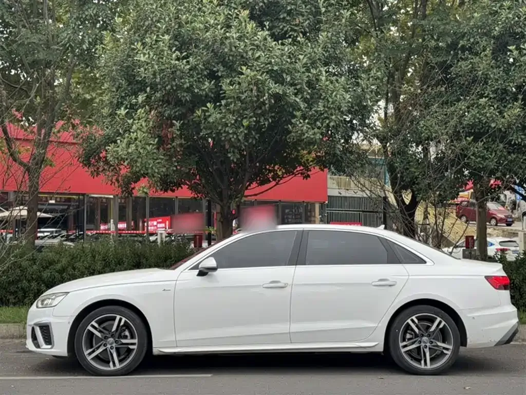 Audi A4L 2021 из CN, фото 6
